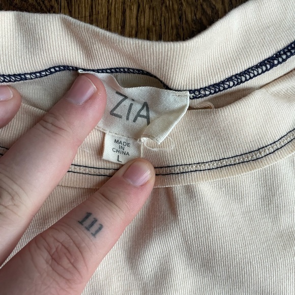 Dress - Picture 4 of 4